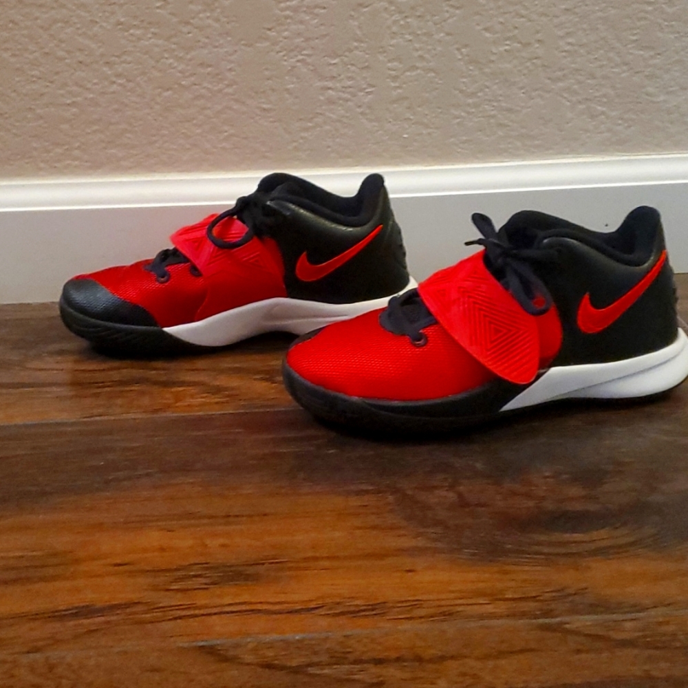Nike Kyrie Flytrap 3 Black & Red Sz 13.5
